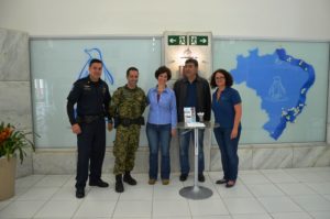 Da esquerda para a direita:Marcio de Souza Santos, comandante da Guarda Civil Municipal de Praia Grande; inspetor Fabio Marques, da GCM; Valeria Ruoppolo, diretora da Aiuká; José Américo Franco Peixoto, secretário municipal de Segurança Pública, e Gelza Soares, gerente de Infraestrutura da Aiuká